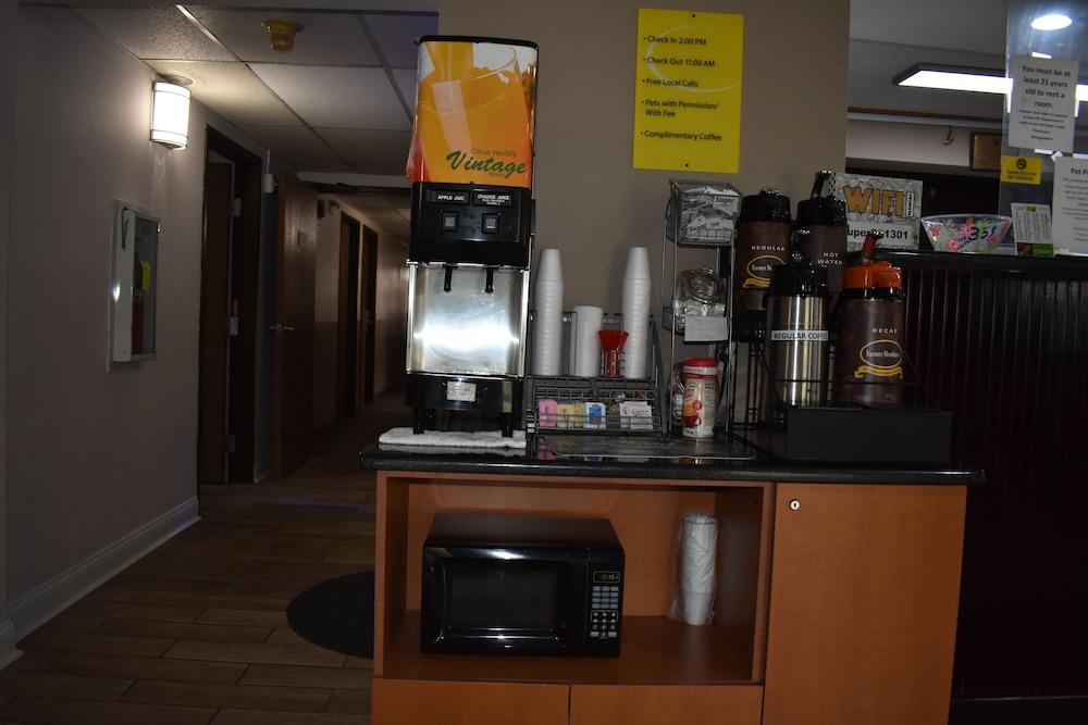 Super 8 by Wyndham La Vale/Cumberland Area photo 21