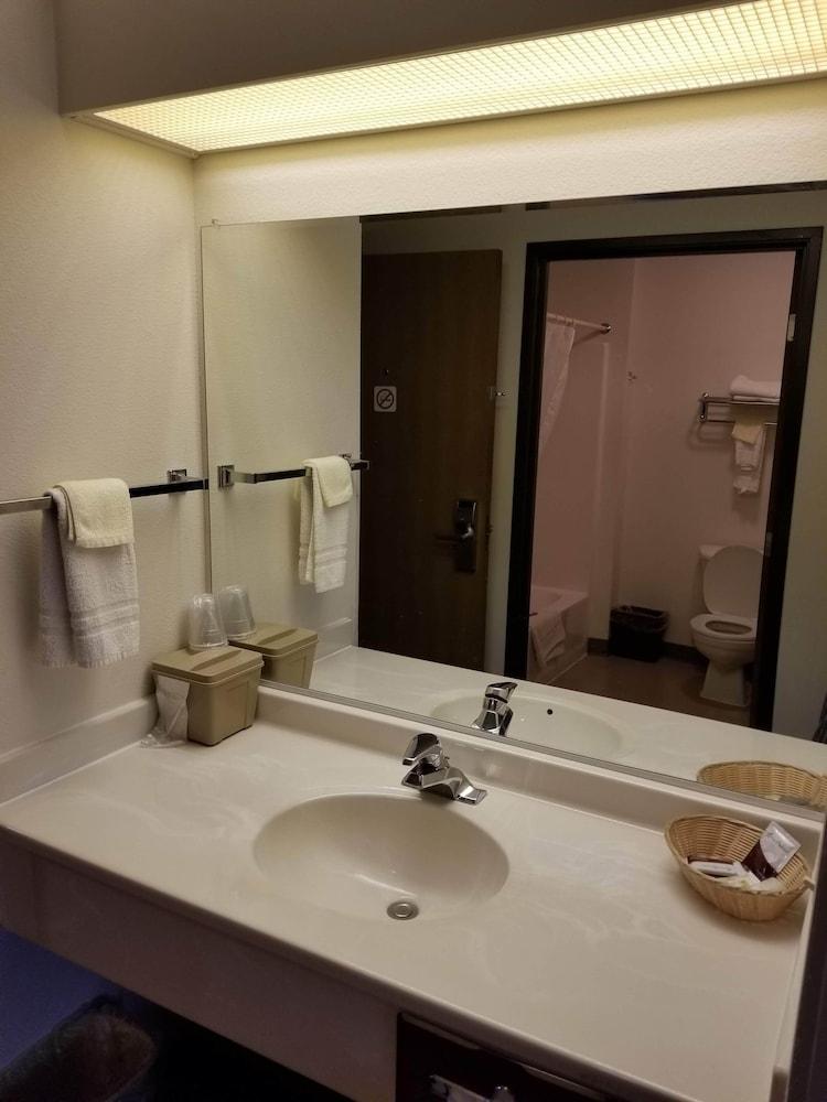 Bilmar Inn & Suites by Hotel O Hwy 77 photo 62