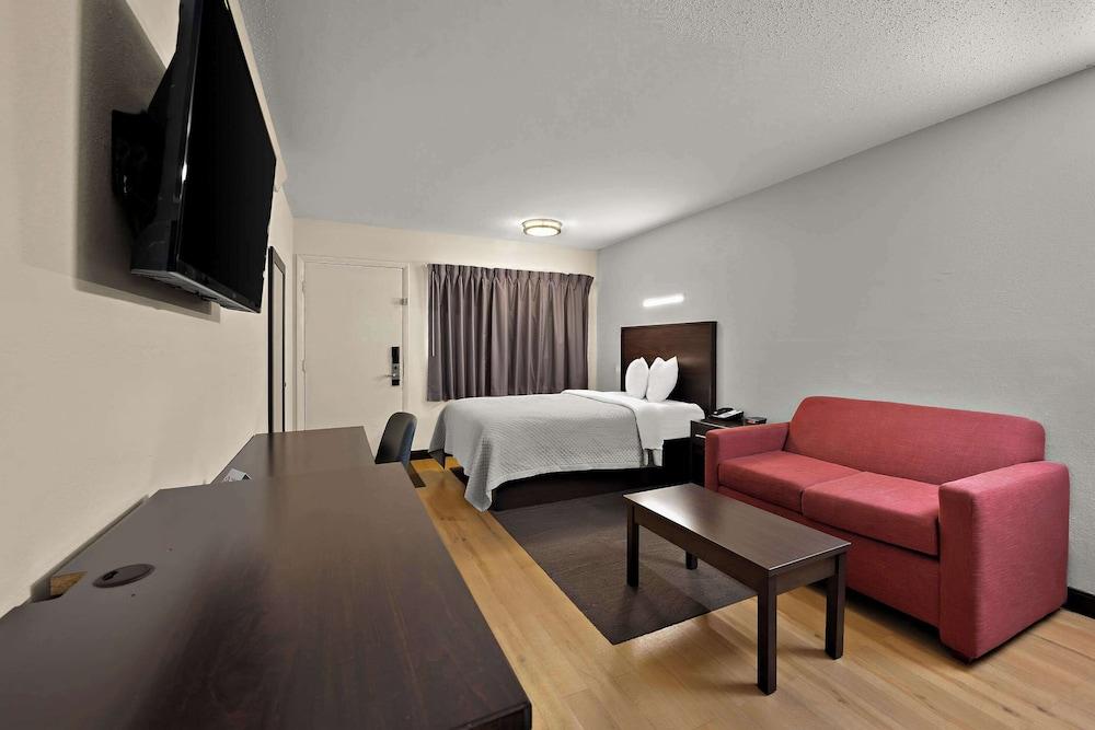 Suburban Studios Peoria photo 18