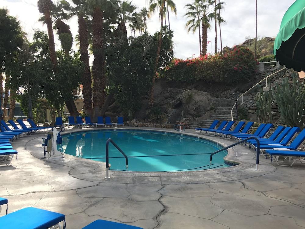 GetAways at Palm Springs Tennis Club photo 3