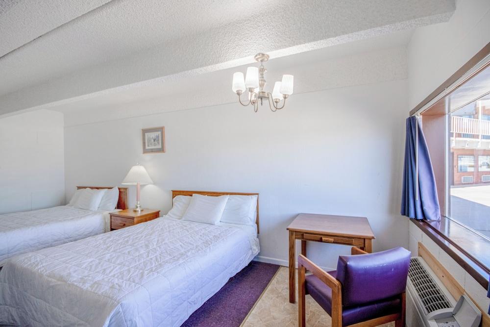 OYO Crossroads Inn photo 34