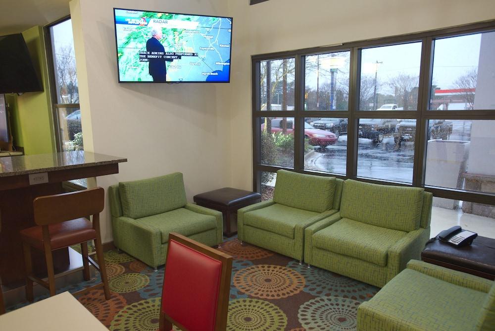 Holiday Inn Express Anderson by IHG photo 12