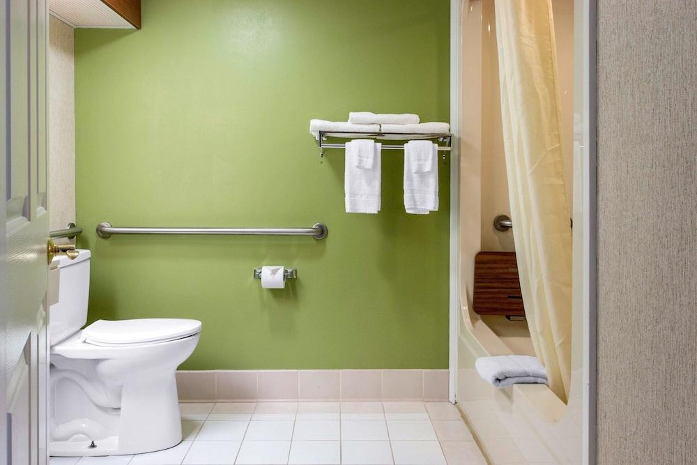 Sleep Inn & Suites Oregon - Toledo photo 42