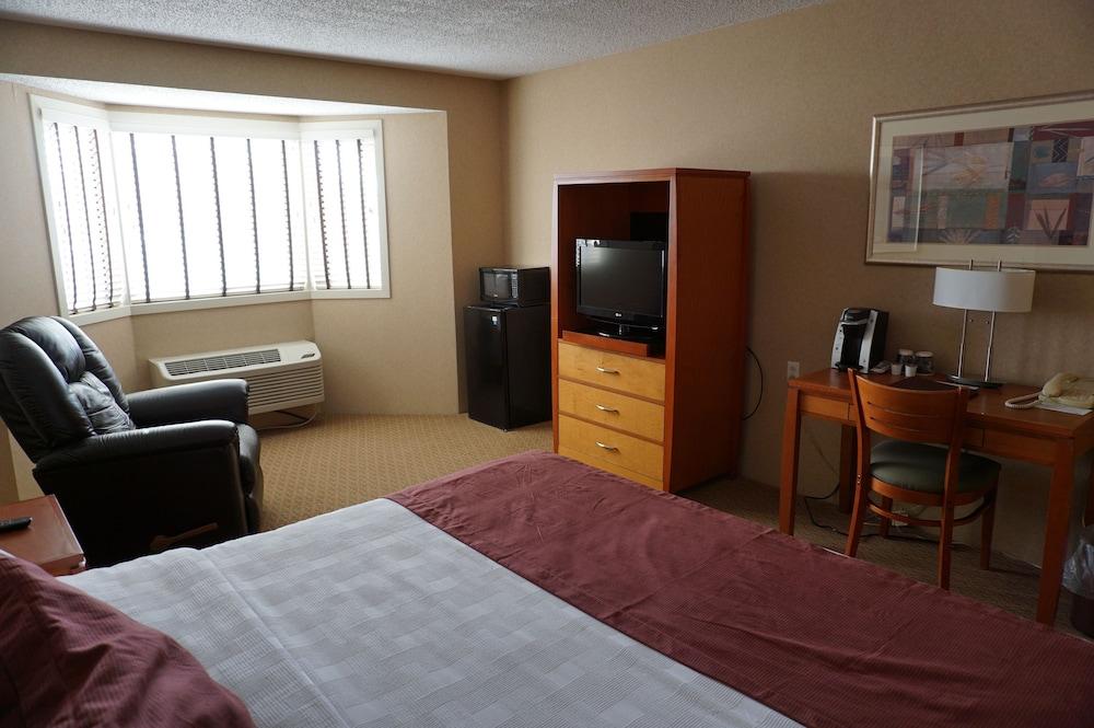 Findlay Inn and Conference Center photo 3