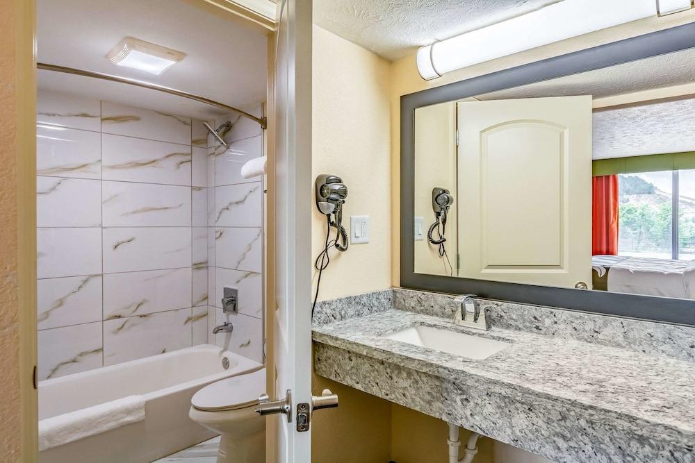 Quality Inn photo 7