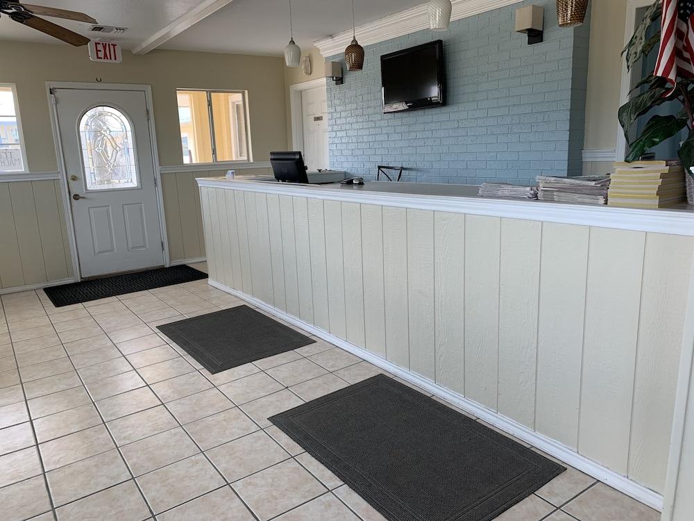 American Inn and Suites photo 2