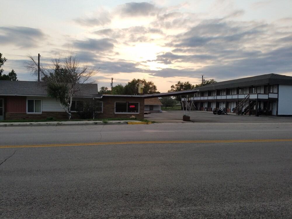 Moorcourt Motel photo 5