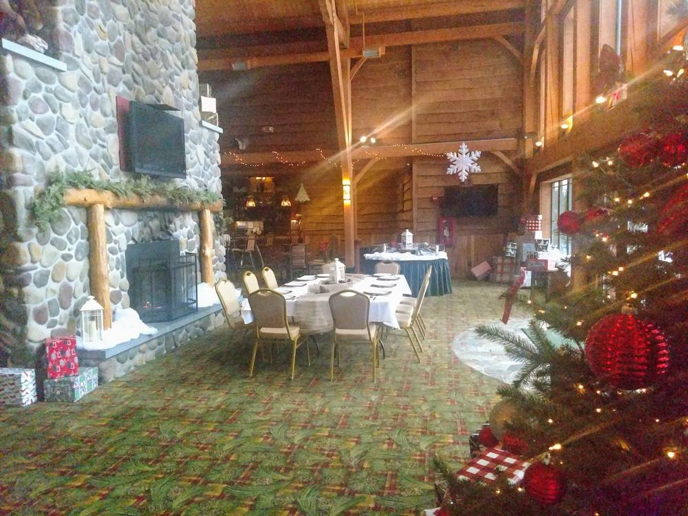 Hope Lake Lodge & Indoor Waterpark photo 45