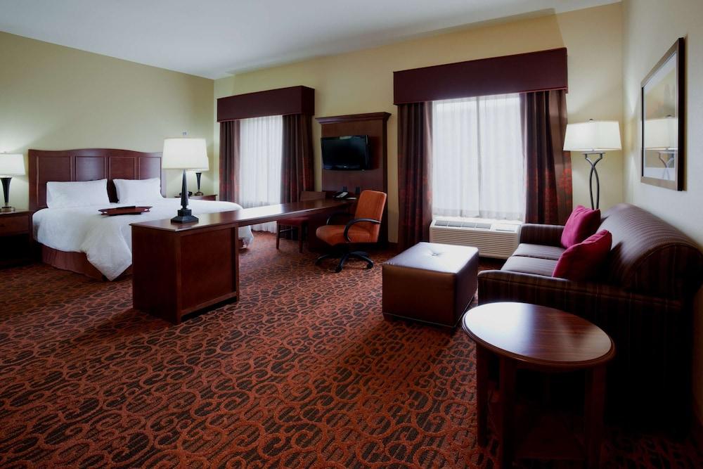 Hampton Inn & Suites Minot Airport photo 16
