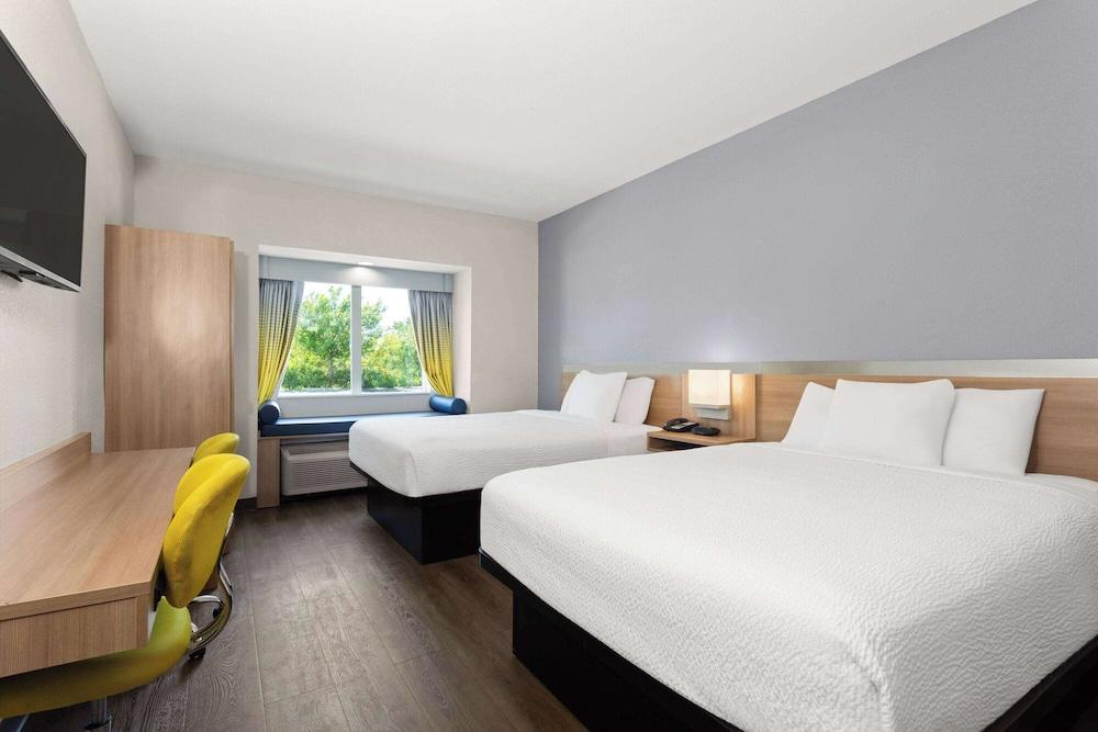 Microtel Inn & Suites by Wyndham Panama City photo 20