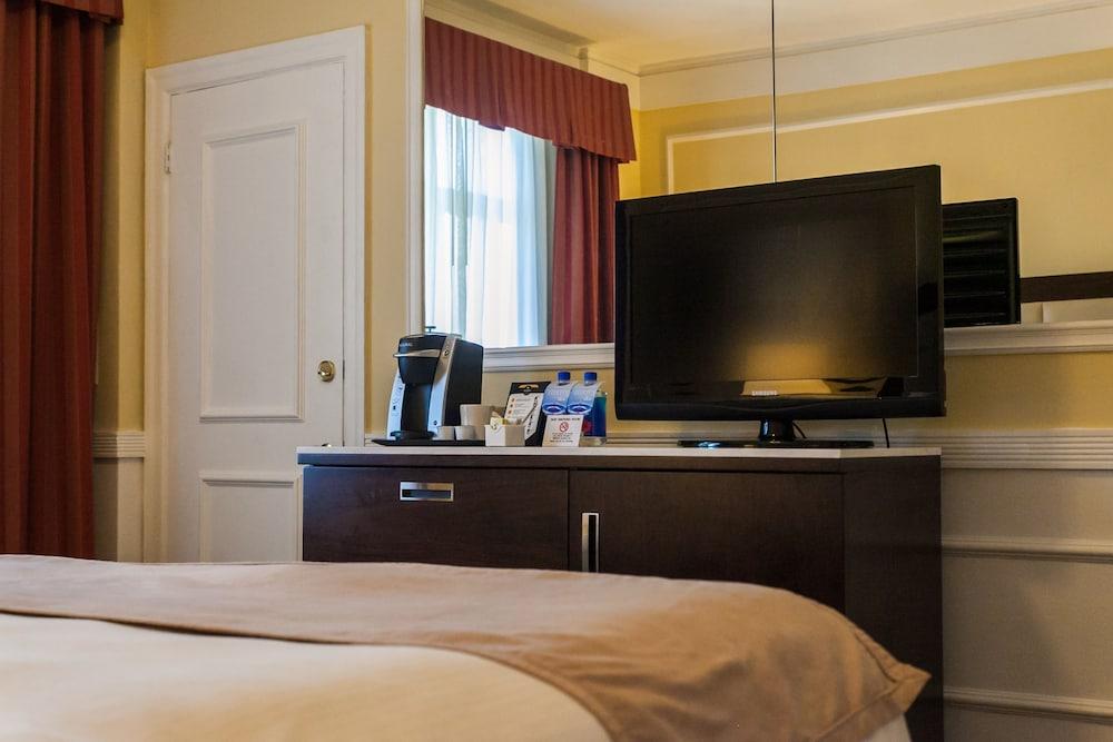 The Pickwick Hotel photo 6