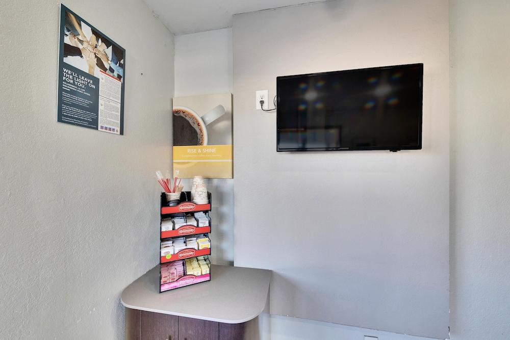 Motel 6 Austin, TX - Airport - South photo 25