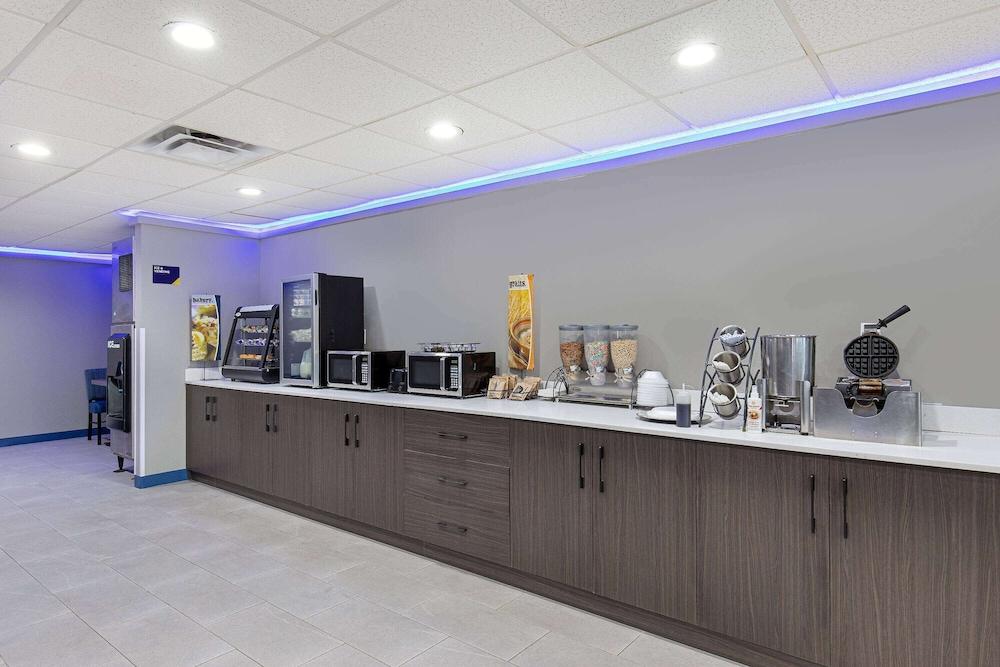 Microtel Inn & Suites by Wyndham Manchester photo 19