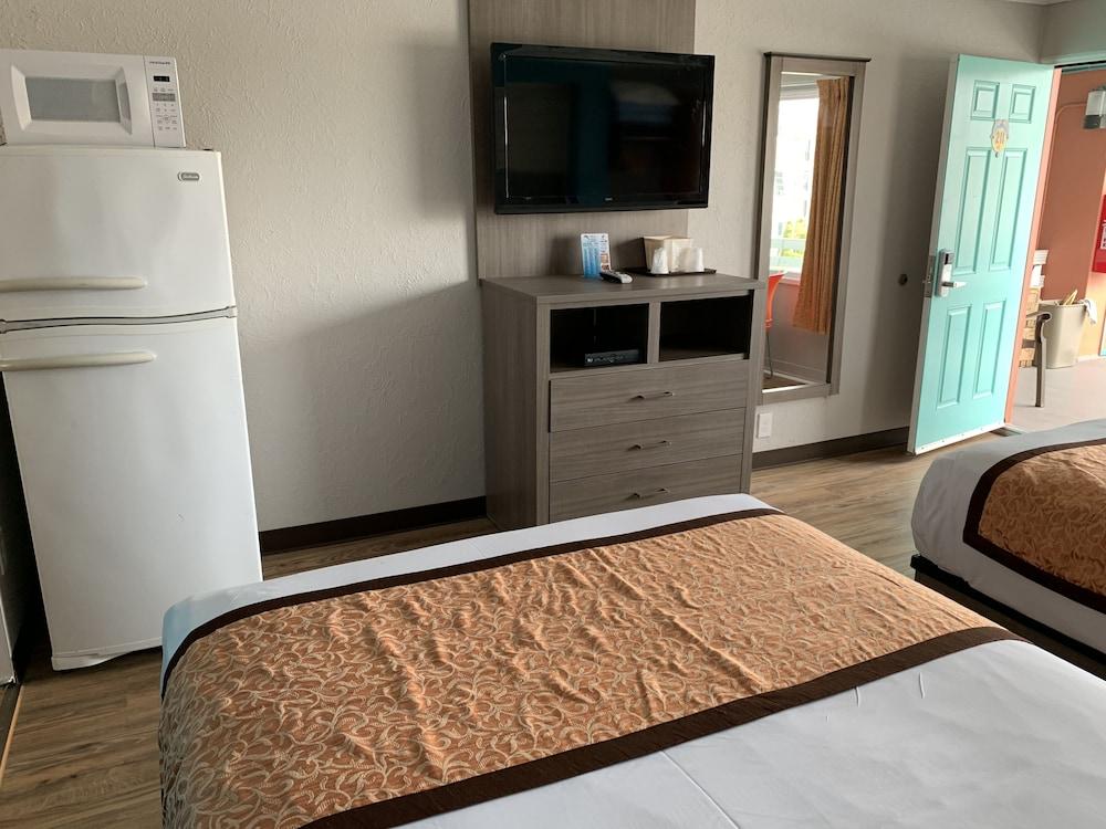 Dolphin Inn photo 2