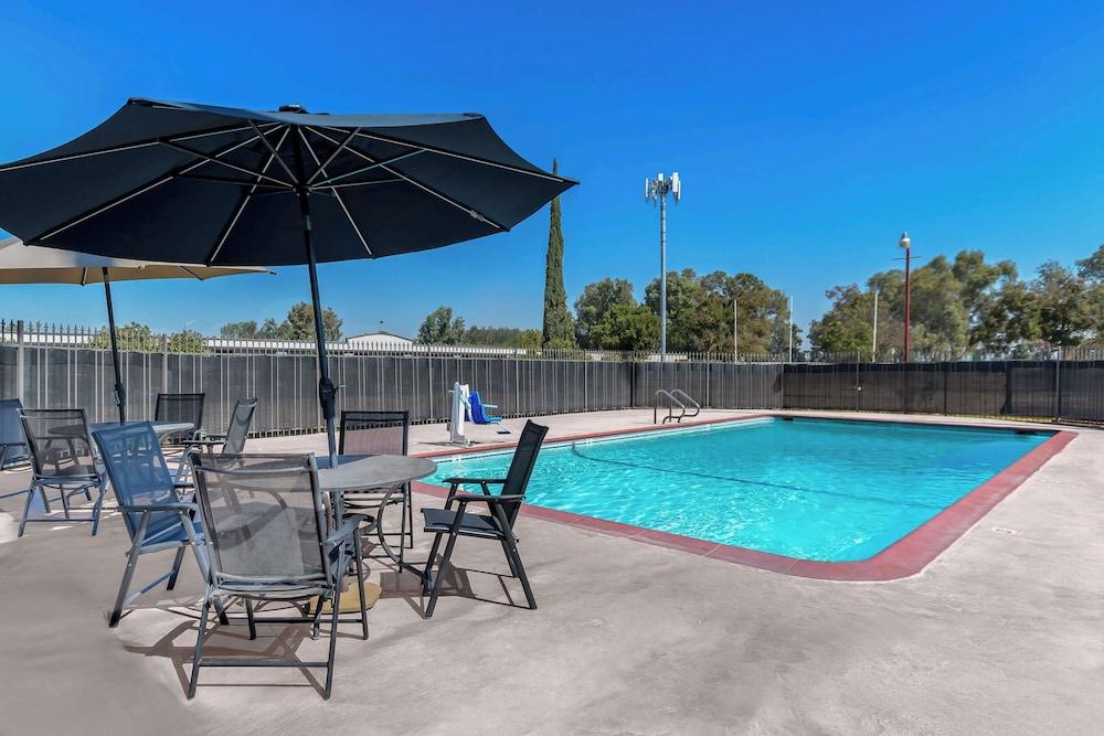 Studio 6 Suites Madera, California - Yosemite photo 22