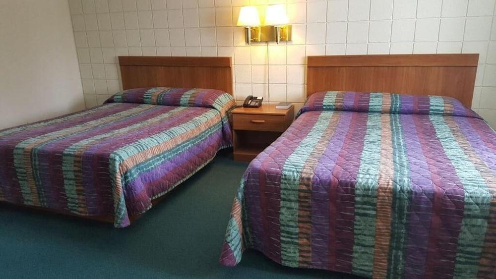 Oakridge Motel photo 3