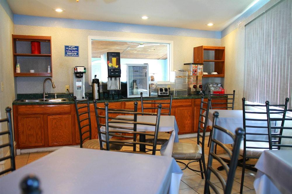 Travelodge by Wyndham Guymon photo 21
