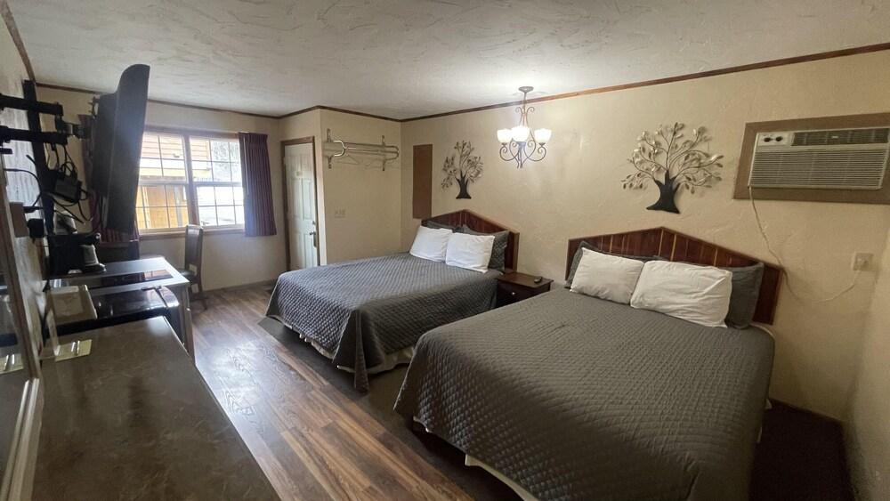 Cedar Wood Inn photo 54