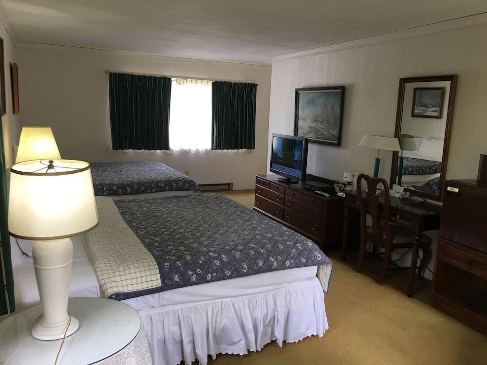 Weathervane Motel photo 29
