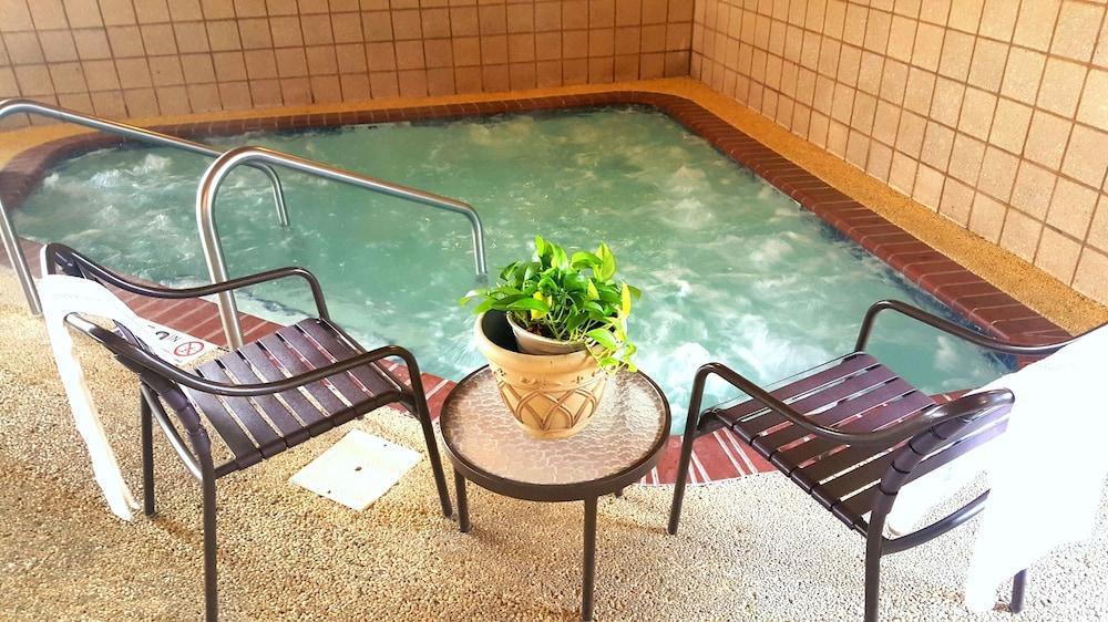 Holiday Inn Express Garden City East by IHG photo 22