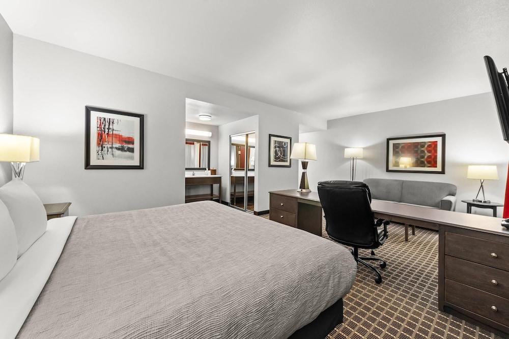 Quality Inn & Suites Pearsall photo 34