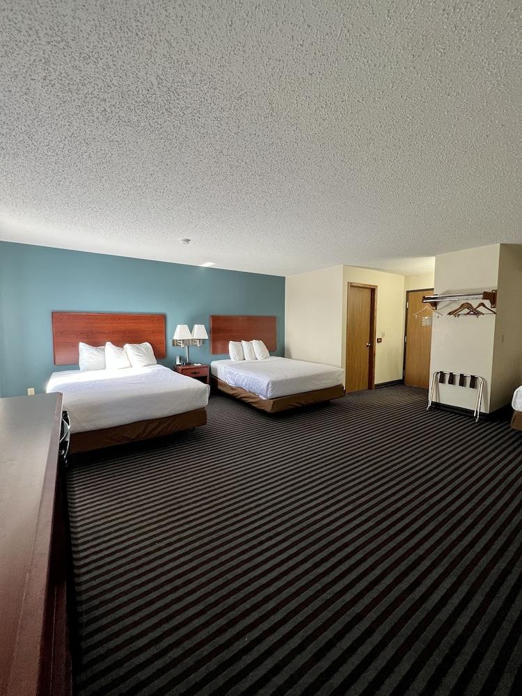 Reston Inn & Suites photo 9