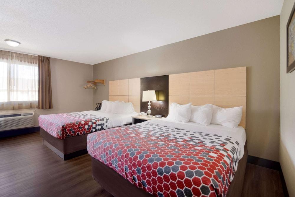 Econo Lodge Grand Forks near University photo 25