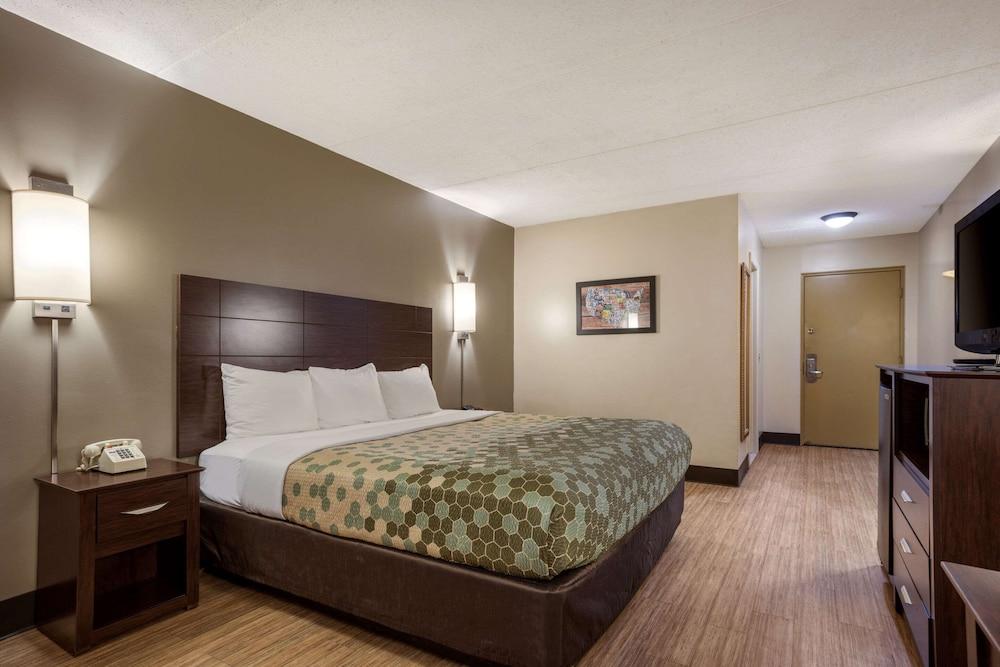 Econo Lodge Darien Lakes photo 15