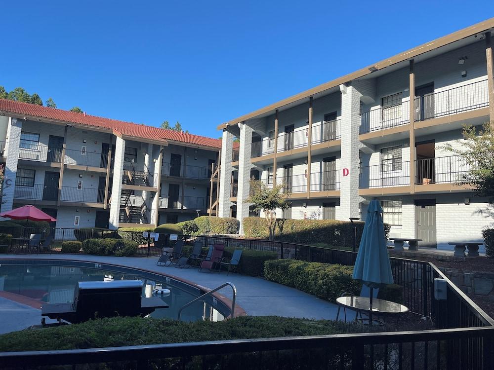 Guest Inn & Suites photo 17