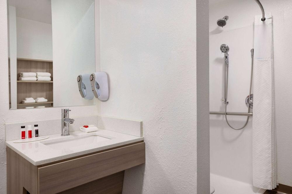 Microtel Inn & Suites by Wyndham Raleigh photo 42