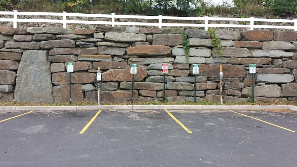 Paradise Inn & Suites photo 23