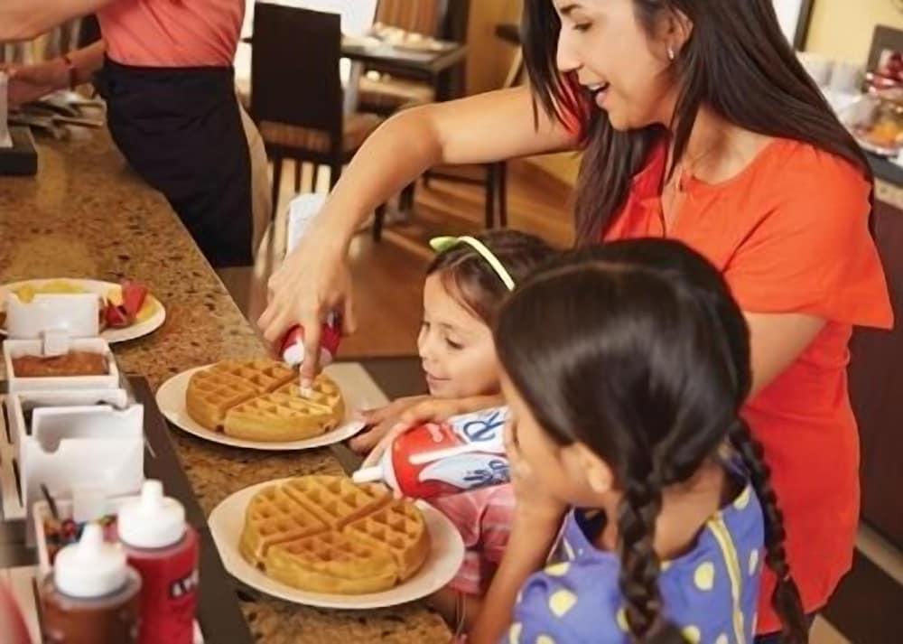 Hampton Inn & Suites Stroudsburg Pocono Mountains photo 32