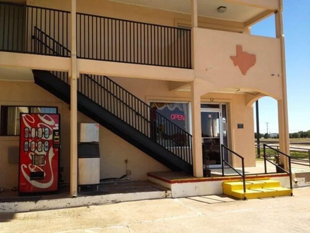 Texas Inn photo 27