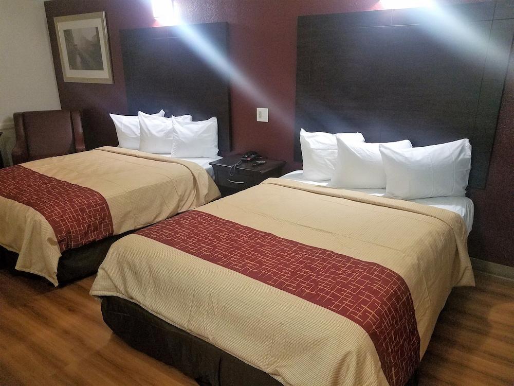 Red Roof Inn & Suites Houston - Hobby Airport photo 5