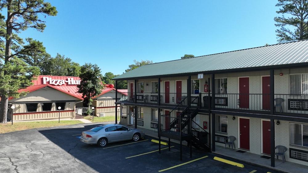 Travelers Inn photo 18
