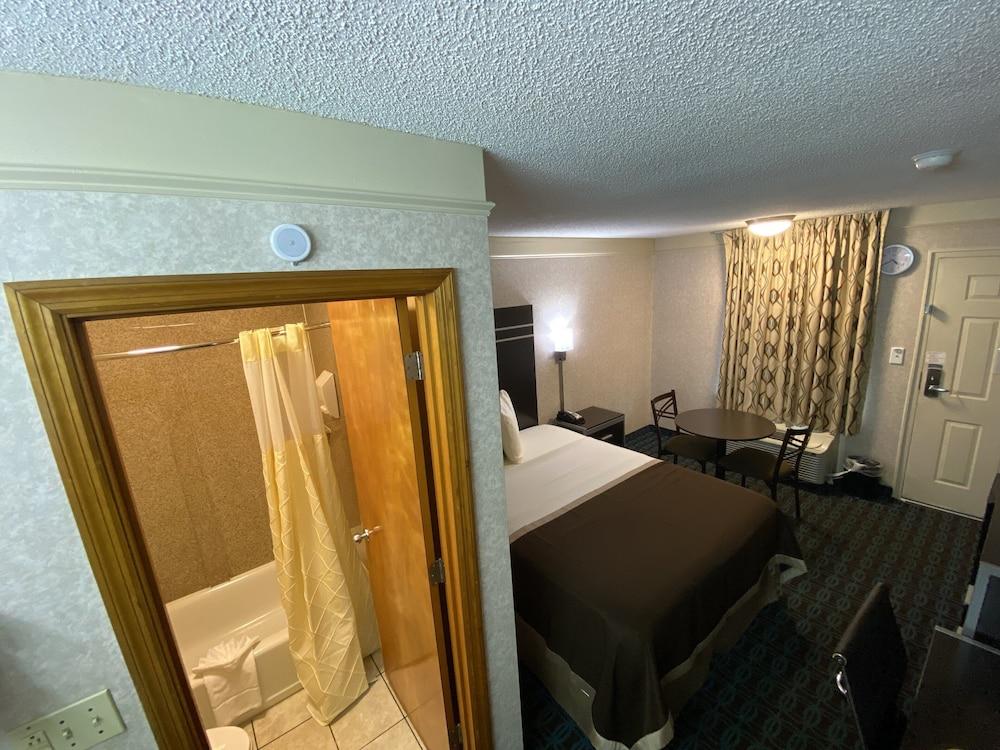 Deluxe Inn Fayetteville - I-95 Exit 49 photo 37