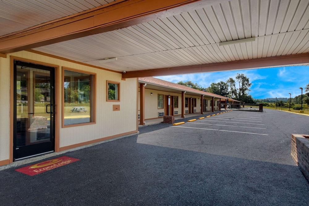Econo Lodge Cornersville I-65 photo 31