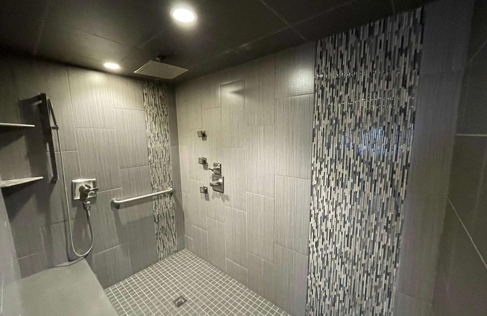 Crossroads Hotel and Event Center photo 11