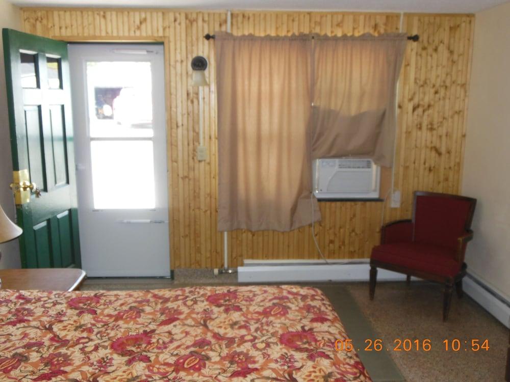 The Evergreen Motel photo 14