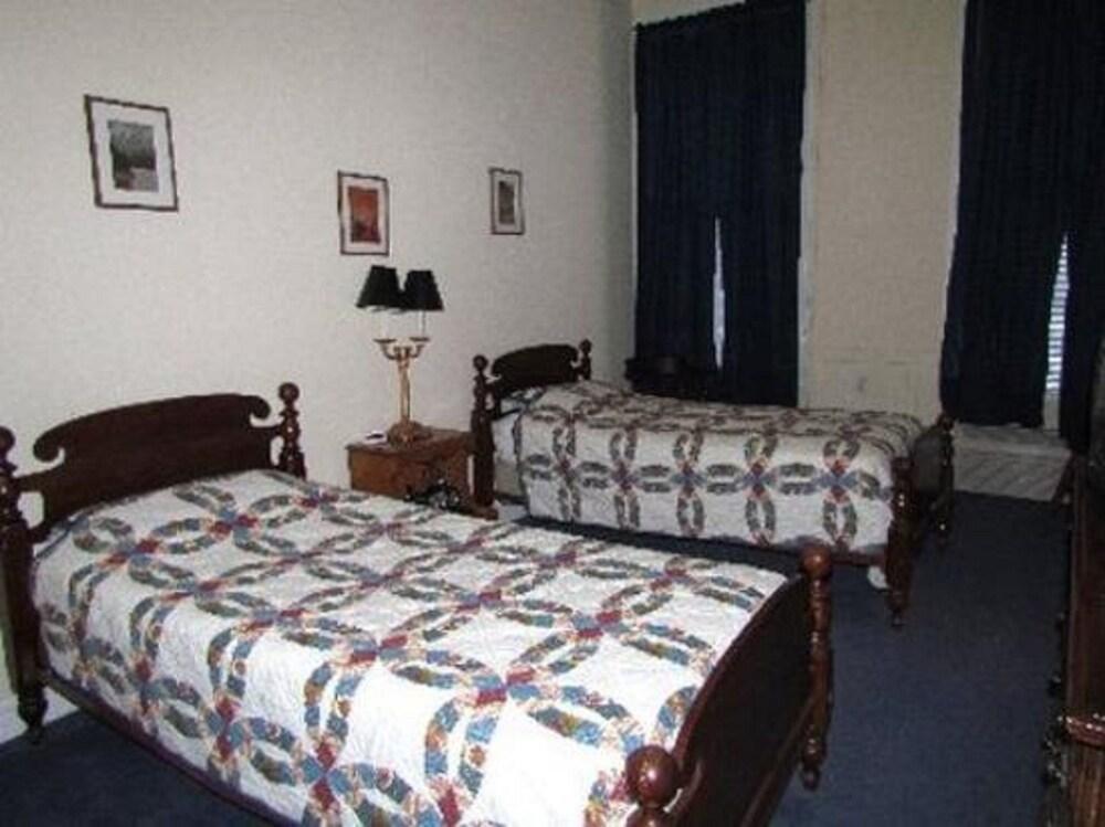 MacArthur Inn photo 11