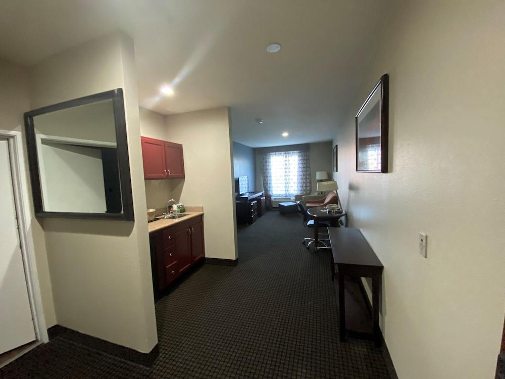 Baymont by Wyndham Colorado Springs photo 11