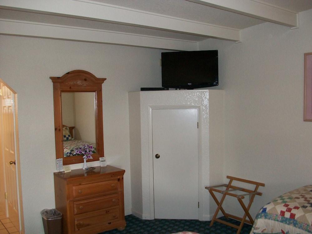 Barewood Inn and Suites photo 10