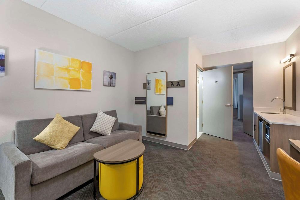 Comfort Inn & Suites Cuyahoga Falls - Akron photo 13