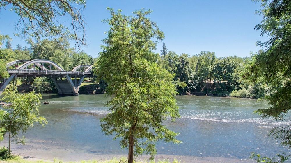 Riverside Inn photo 81