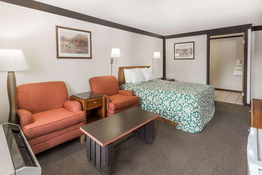 Knights Inn Racine photo 12