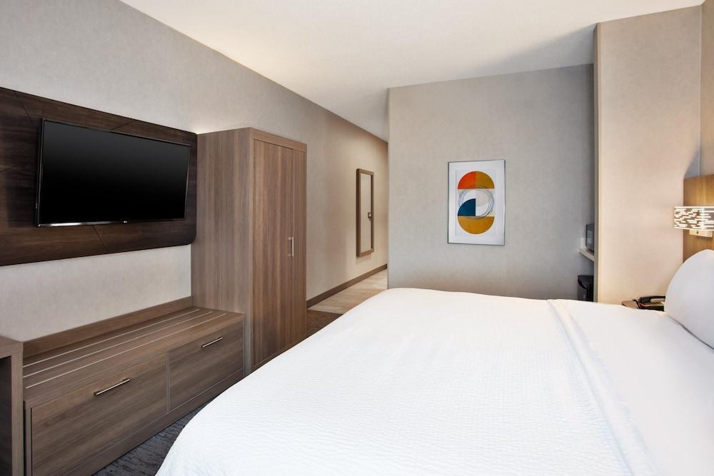 Holiday Inn Express Hotel & Suites Belleville by IHG photo 92