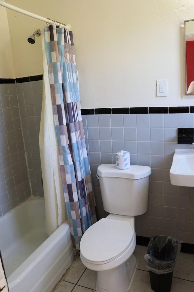 Sandman Inn Motel photo 38