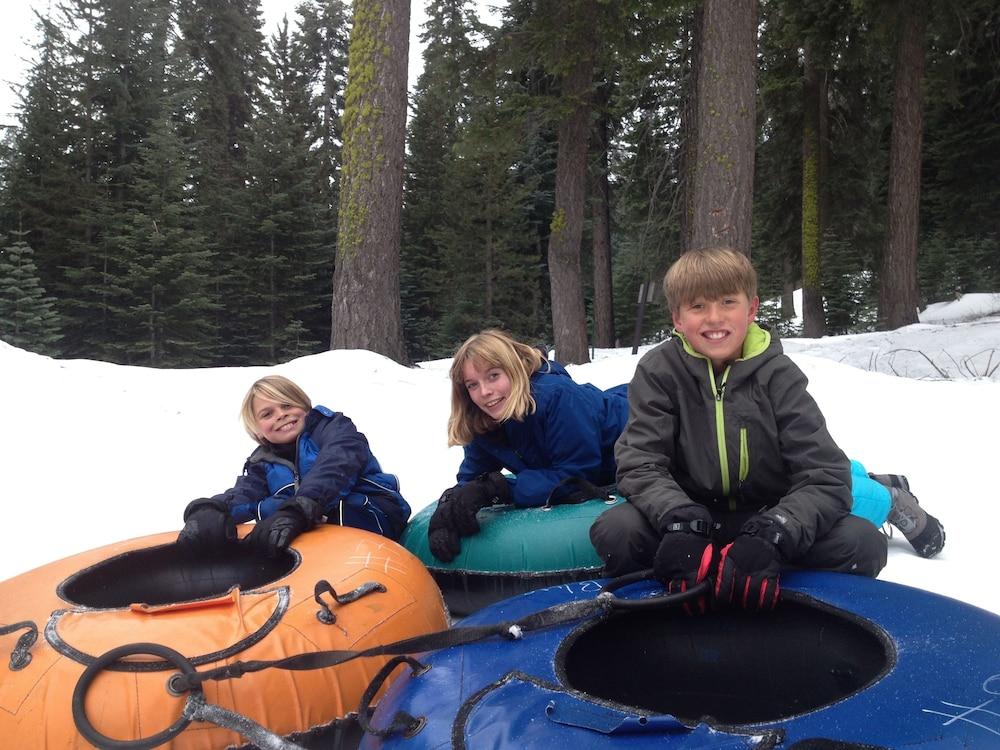 Montecito Sequoia Lodge photo 35
