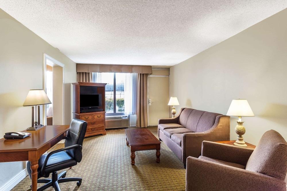Ramada by Wyndham Houma photo 5