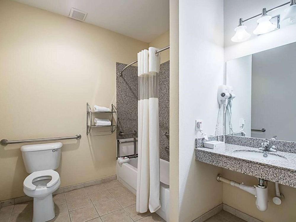 Days Inn by Wyndham Copperas Cove photo 11